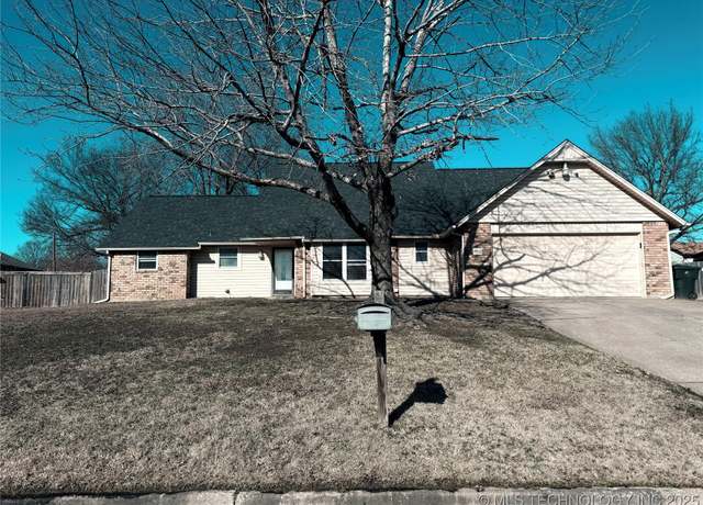Property at 2902 Hilltop Ave, Muskogee, OK 74403, 4 beds, 3.5 baths