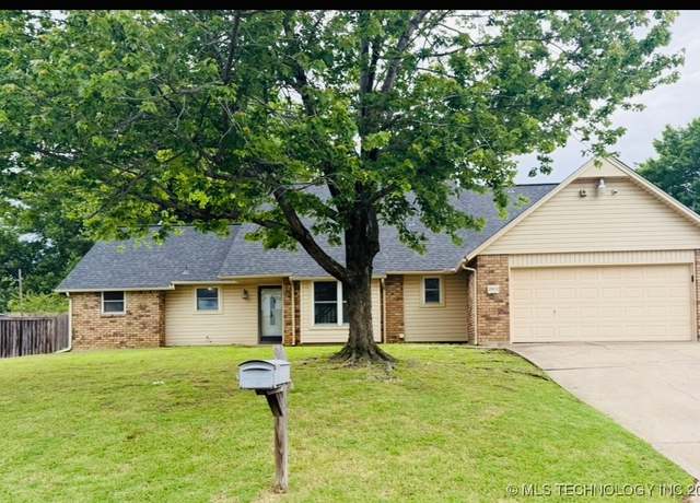 Property at 2902 Hilltop Ave, Muskogee, OK 74403, 4 beds, 3.5 baths