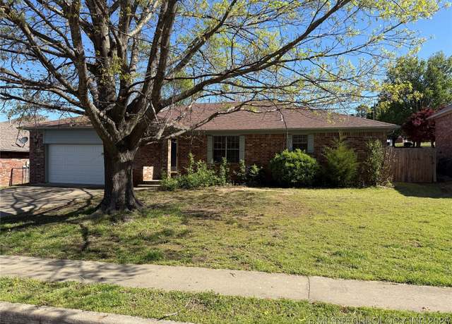 Property at 202 Greentree Dr, Tahlequah, OK 74464, 4 beds, 2.5 baths