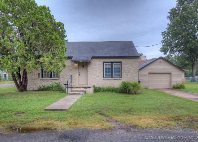 Property at 514 N Weenonah Ave W, Claremore, OK 74017, 2 beds, 1 bath
