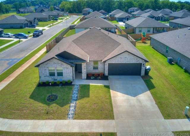 Property at 2701 SE Spring Creek St, Claremore, OK 74017, 4 beds, 2 baths