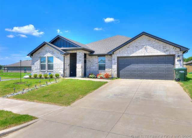 Property at 2701 SE Spring Creek St, Claremore, OK 74017, 4 beds, 2 baths
