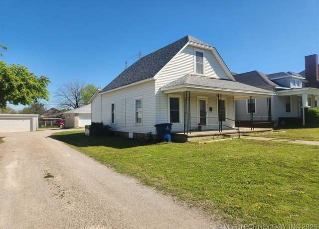 Property at 418 W Delaware Ave, Nowata, OK 74048, 4 beds, 1 bath