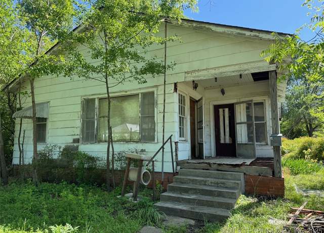 Property at 901 N Alabama St, Okmulgee, OK 74447, 3 beds, 2 baths