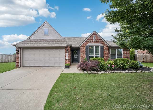 Property at 11934 S 73rd East Ave, Bixby, OK 74008, 3 beds, 2 baths