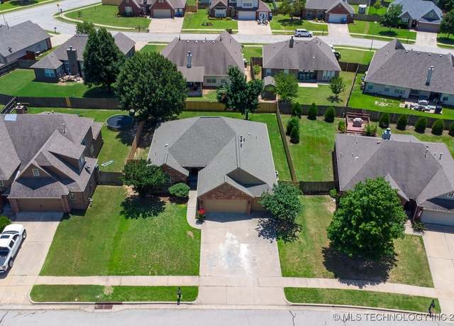 Property at 1713 W Austin St, Broken Arrow, OK 74011, 4 beds, 2 baths