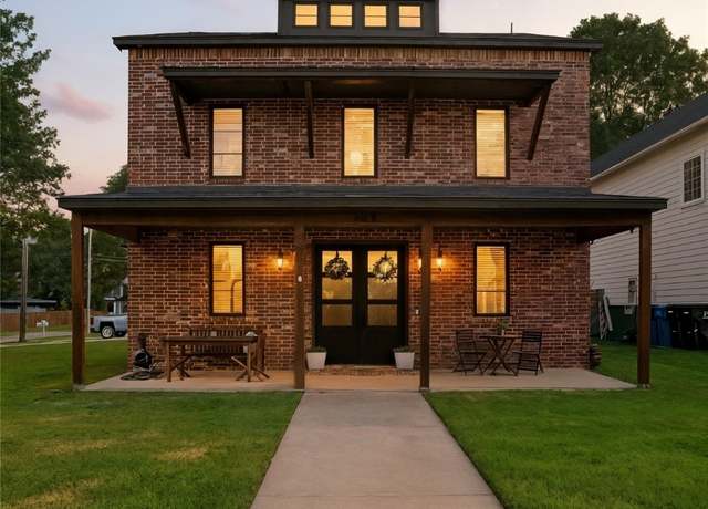 Property at 202 E Greeley St, Broken Arrow, OK 74012, 3 beds, 2.5 baths