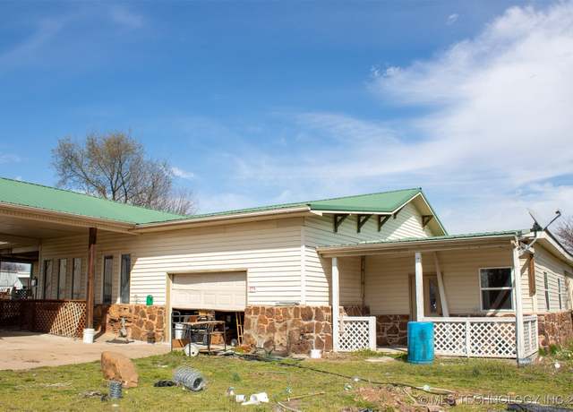 Property at 106 N Leo Ln E, Fort Gibson, OK 74434, 4 beds, 2 baths
