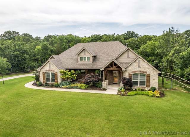 Property at 7380 Royalwood Way, Tulsa, OK 74131, 4 beds, 3.5 baths