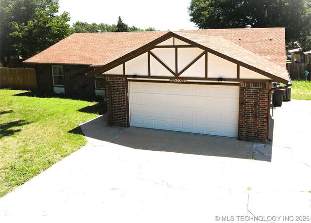 Property at 609 Willow Ct, Pryor, OK 74361, 3 beds, 2 baths