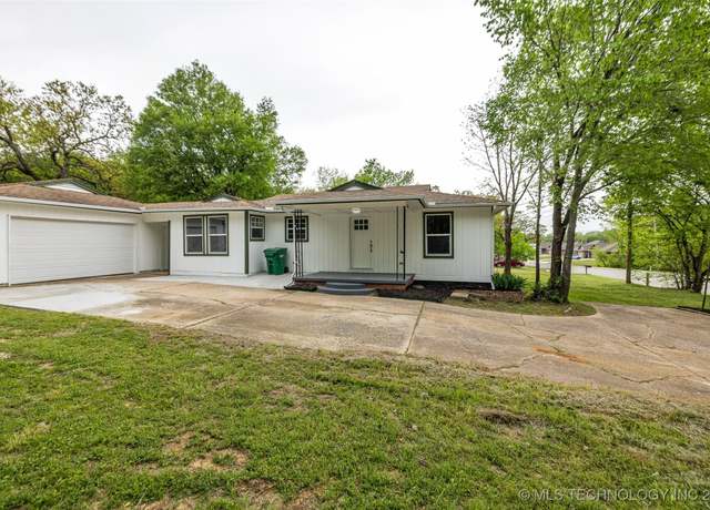 Property at 914 W Bryan St, Sapulpa, OK 74066, 3 beds, 2 baths