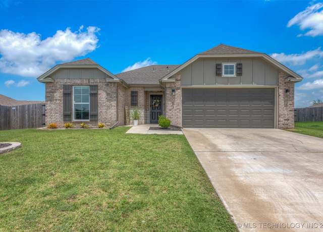 Property at 13009 E 124th Ct, Collinsville, OK 74021, 3 beds, 2 baths