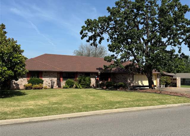 Property at 500 Garden Ln, Mcalester, OK 74501, 3 beds, 2.5 baths