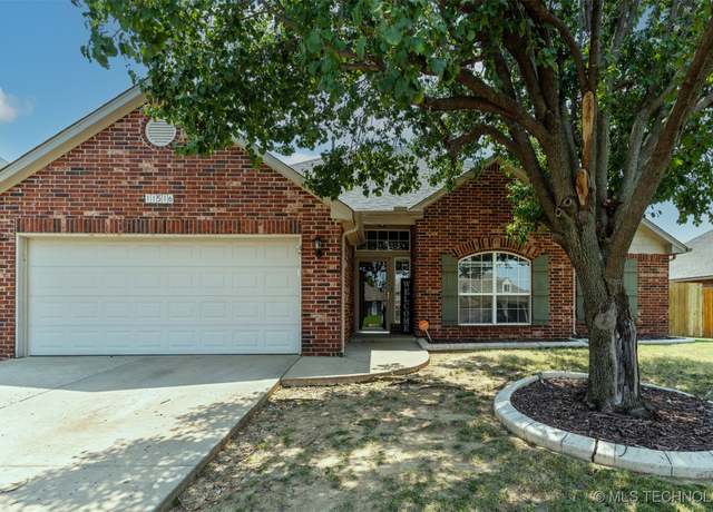Property at 11516 E 103rd St, Owasso, OK 74055, 3 beds, 2 baths