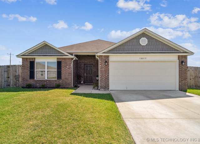 Property at 10019 E 107th Pl, Owasso, OK 74055, 4 beds, 2 baths