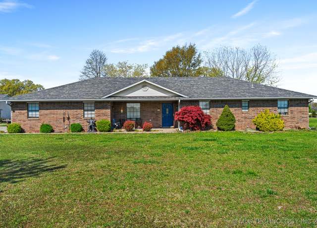 Property at 2811 N Clydesdale St, Sallisaw, OK 74955, 3 beds, 2.5 baths