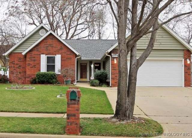 Property at 6223 S Cedar Pl, Broken Arrow, OK 74011, 3 beds, 2.5 baths
