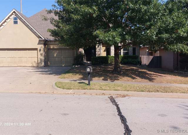 Property at 7305 E 111th Pl, Bixby, OK 74008, 4 beds, 4.5 baths