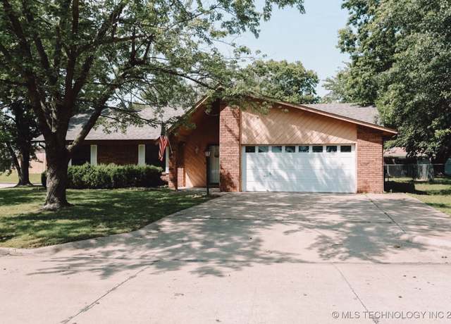 Property at 101 Honeysuckle Ln, Pryor, OK 74361, 3 beds, 2 baths