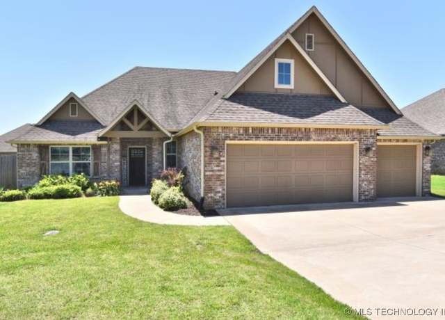 Property at 7616 E 84th St, Owasso, OK 74021, 3 beds, 2 baths
