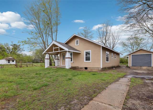 Property at 825 S L St, Muskogee, OK 74403, 2 beds, 1 bath