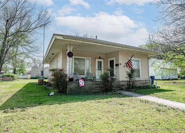Property at 320 E 8th St, Pawhuska, OK 74056, 2 beds, 1 bath