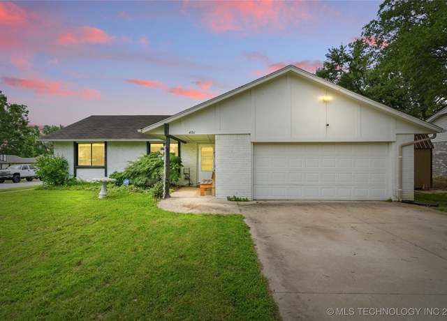 Property at 401 W Birmingham St, Broken Arrow, OK 74011, 3 beds, 2 baths