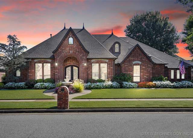 Property at 8112 E Freeport St, Broken Arrow, OK 74014, 3 beds, 3 baths
