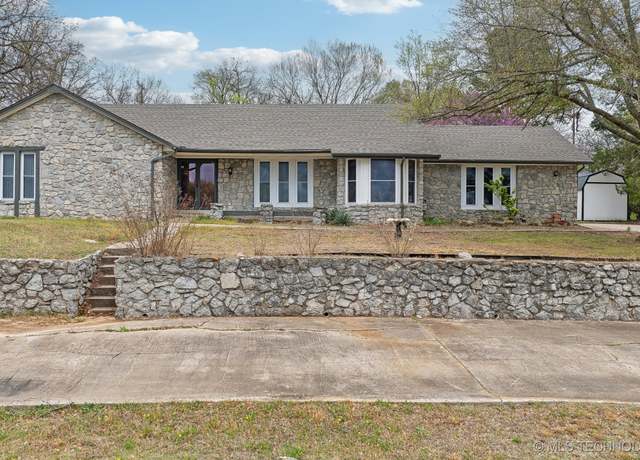 Property at 1509 S Mission Ln, Okmulgee, OK 74447, 3 beds, 2.5 baths
