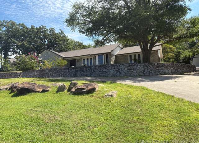 Property at 1509 S Mission Ln, Okmulgee, OK 74447, 3 beds, 2.5 baths