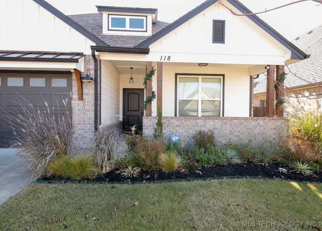 Property at 118 W 130th Pl S, Jenks, OK 74037, 3 beds, 2.5 baths