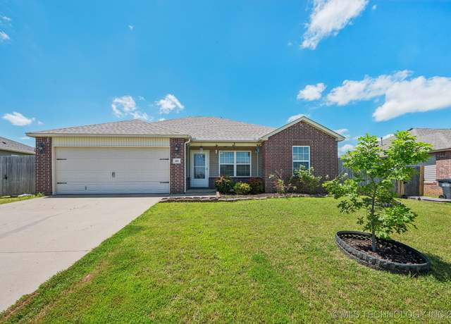 Property at 480 E 148th St S, Glenpool, OK 74033, 3 beds, 2 baths