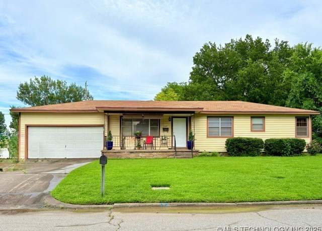 Property at 1681 S Ash Ave, Broken Arrow, OK 74012, 3 beds, 1.5 baths