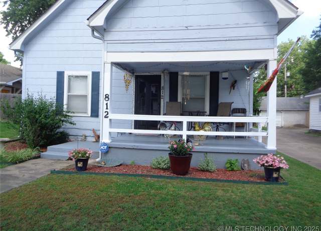 Property at 812 S Shawnee St, Bartlesville, OK 74003, 2 beds, 1 bath