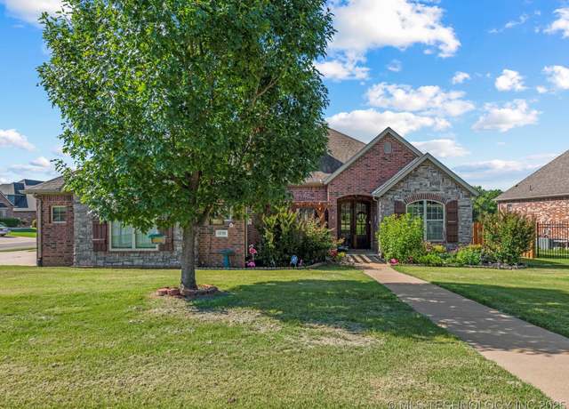 Property at 5719 Nottingham Pl, Bartlesville, OK 74006, 4 beds, 3 baths