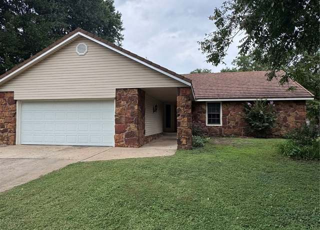Property at 2710 E Louisville St, Broken Arrow, OK 74014, 3 beds, 2 baths