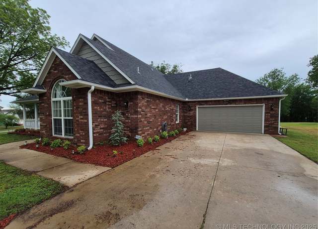Property at 14678 E 445 Rd, Claremore, OK 74017, 3 beds, 2.5 baths