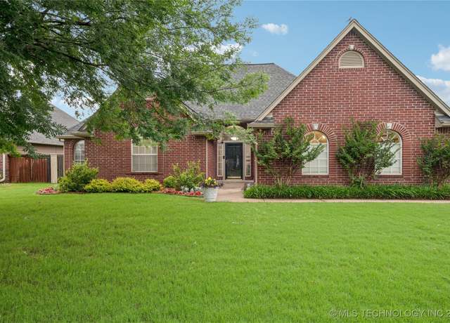 Property at 11508 S Locust Ave, Jenks, OK 74037, 3 beds, 2 baths