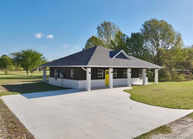 Property at 421232 E 1168 Rd, Eufaula, OK 74432, 3 beds, 2 baths