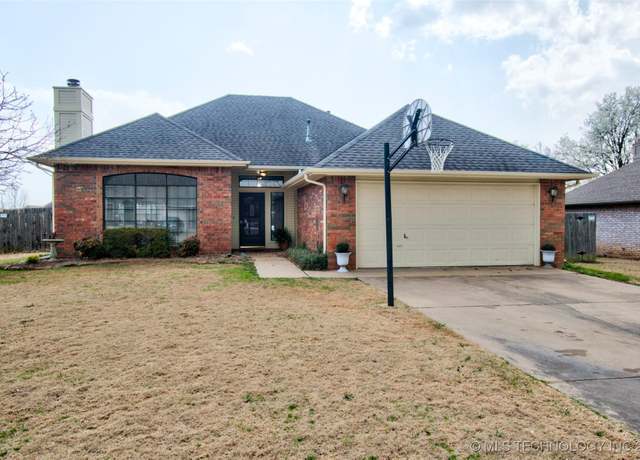 Property at 3307 Georgia Ave, Muskogee, OK 74403, 3 beds, 2 baths