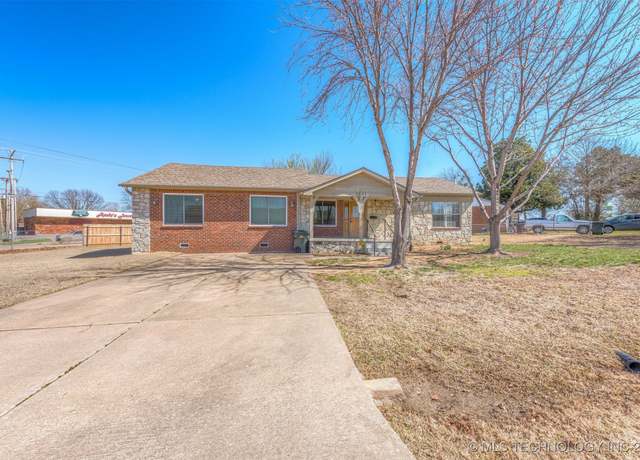 Property at 1201 Circle Dr, Sapulpa, OK 74066, 4 beds, 2 baths