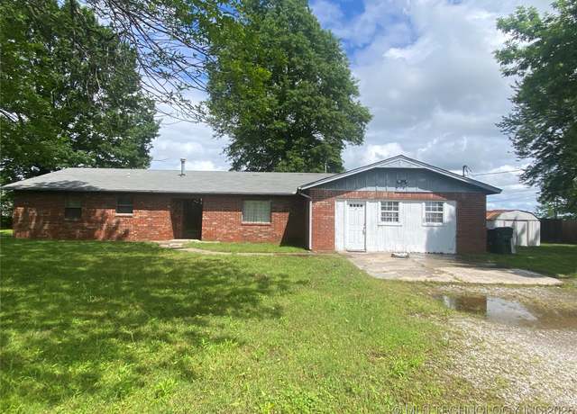 Property at 1320 Jennings St, Muskogee, OK 74403, 3 beds, 2.5 baths
