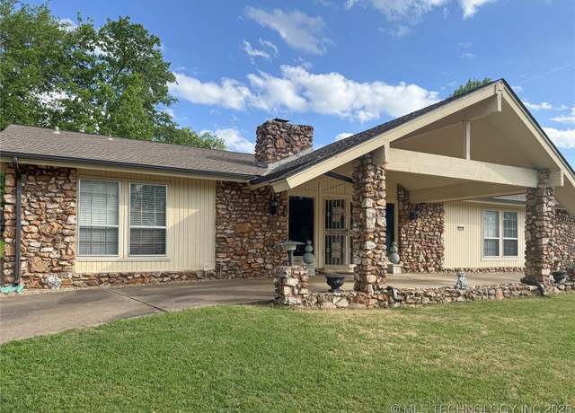 Property at 3208 E 78th St, Tulsa, OK 74136, 3 beds, 2 baths