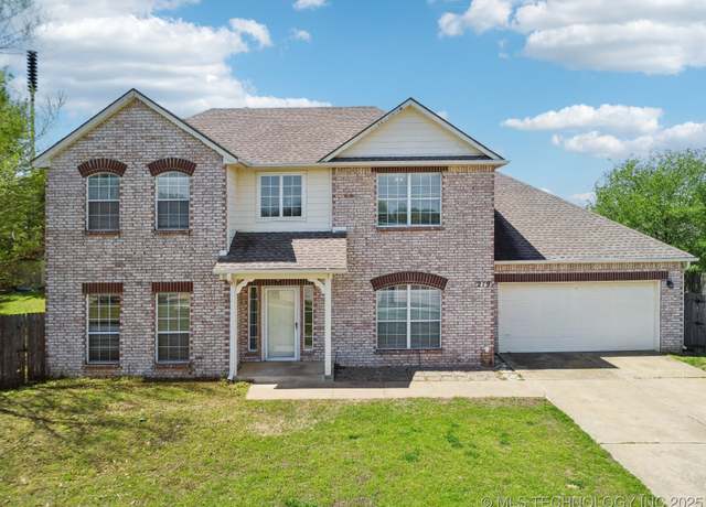 Property at 219 W Durham Pl, Broken Arrow, OK 74011, 3 beds, 2.5 baths