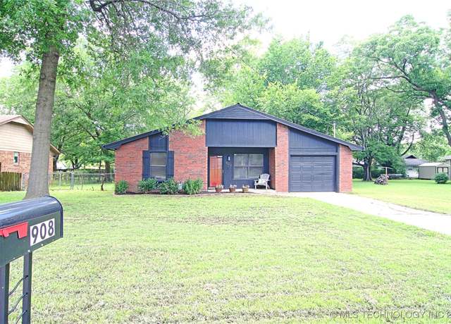 Property at 908 S Garfield Ave, Wagoner, OK 74467, 3 beds, 1.5 baths