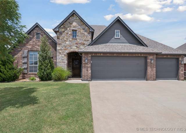 Property at 7609 E 83rd Pl, Owasso, OK 74055, 4 beds, 2 baths