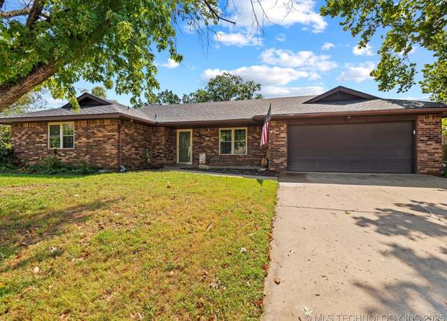 Property at 1906 Windstone Dr, Bartlesville, OK 74006, 4 beds, 2 baths