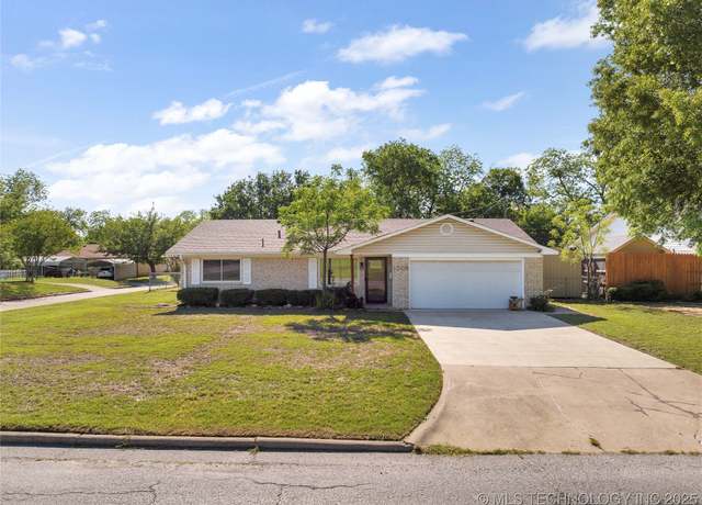 Property at 1005 E NW, Ardmore, OK 73401, 3 beds, 2 baths