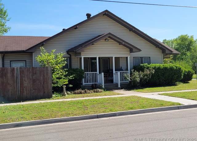 Property at 321 N Osage St, Ponca City, OK 74601, 2 beds, 1 bath