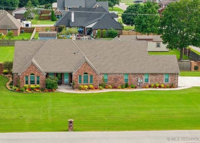 Property at 21542 E 103rd St S, Broken Arrow, OK 74014, 4 beds, 2.5 baths